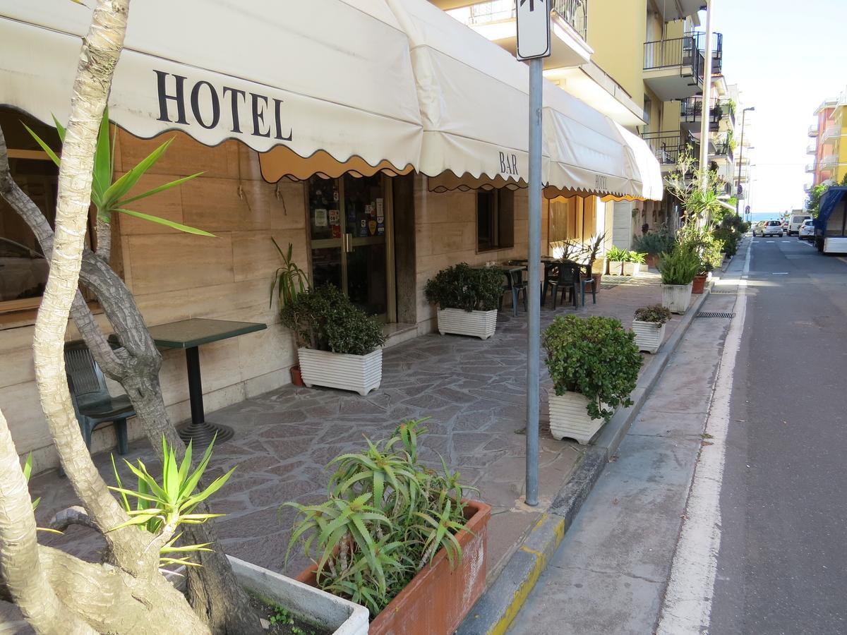 Hotel Fortuna San Bartolomeo Al Mare Luaran gambar