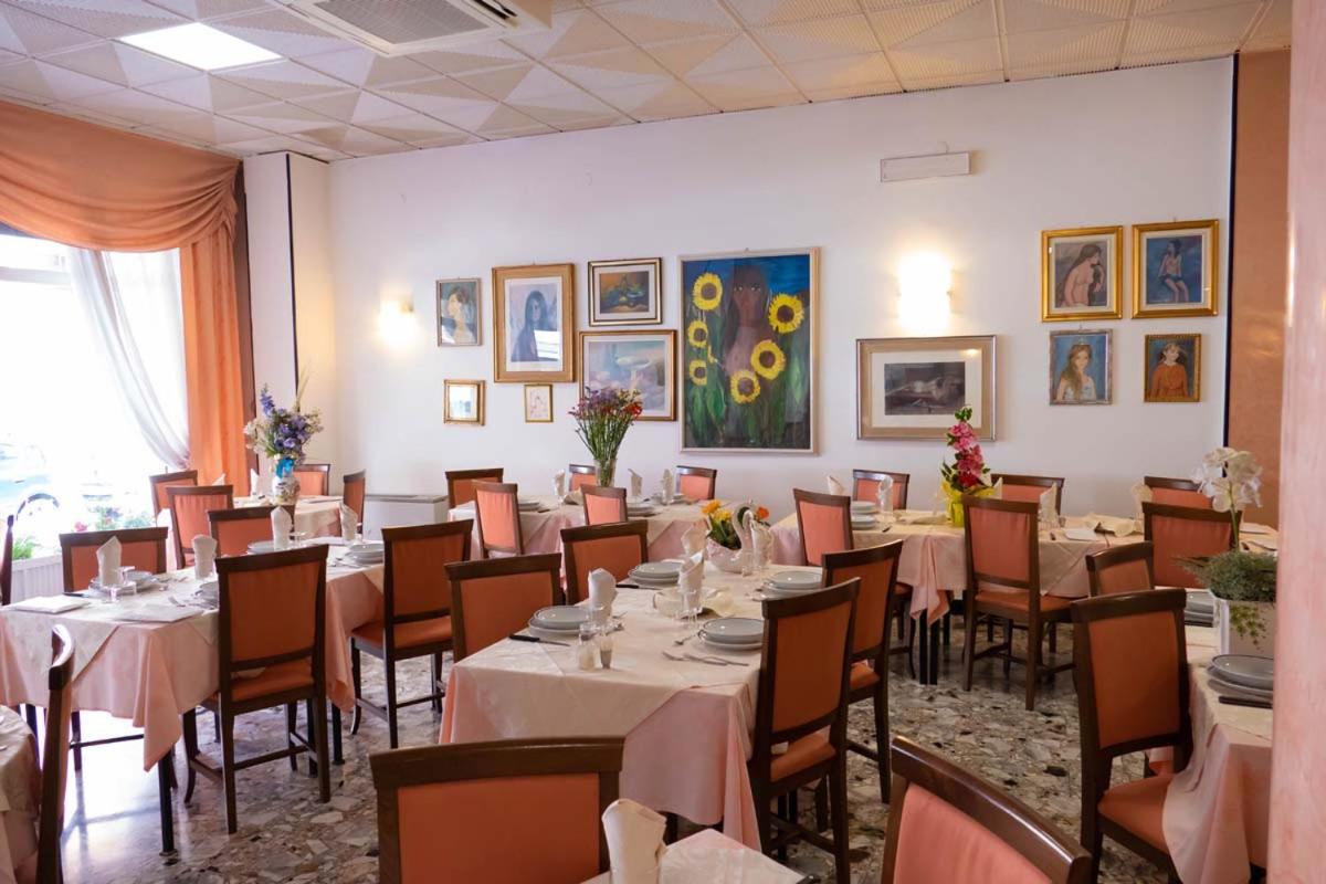 Hotel Fortuna San Bartolomeo Al Mare Luaran gambar